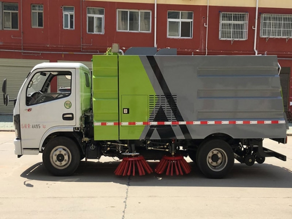 國(guó)六東風(fēng)D6掃路車(chē)（5.5立方）