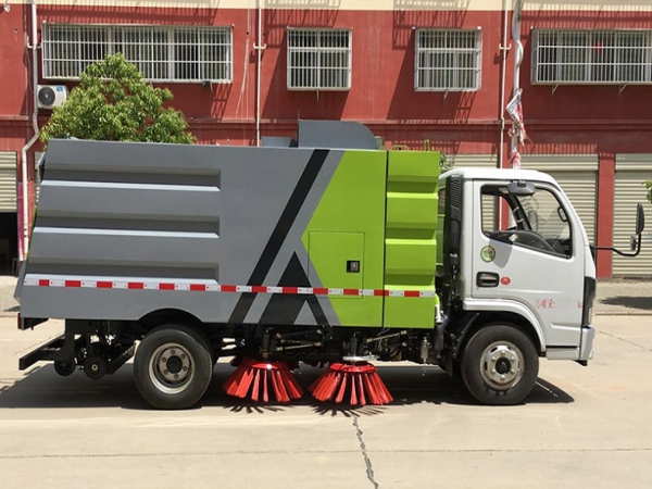國(guó)六東風(fēng)D6掃路車(chē)（5.5立方）