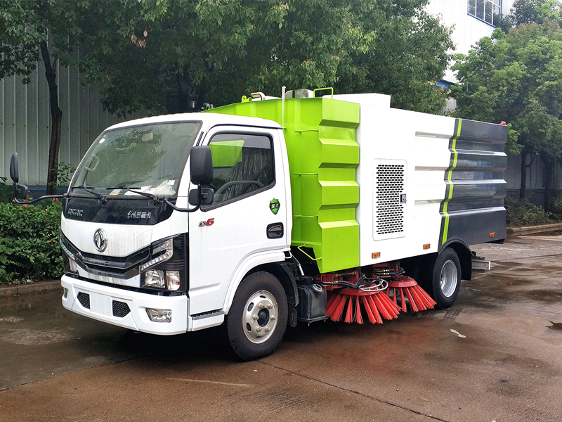 國(guó)六東風(fēng)小多利卡掃路車（5.5立方）